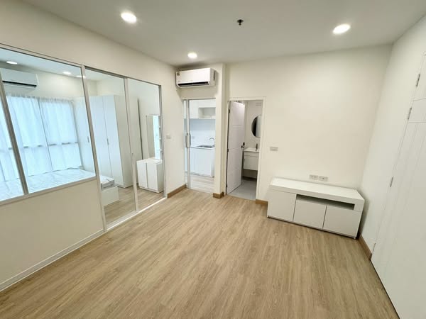 room interior of The Leaf
