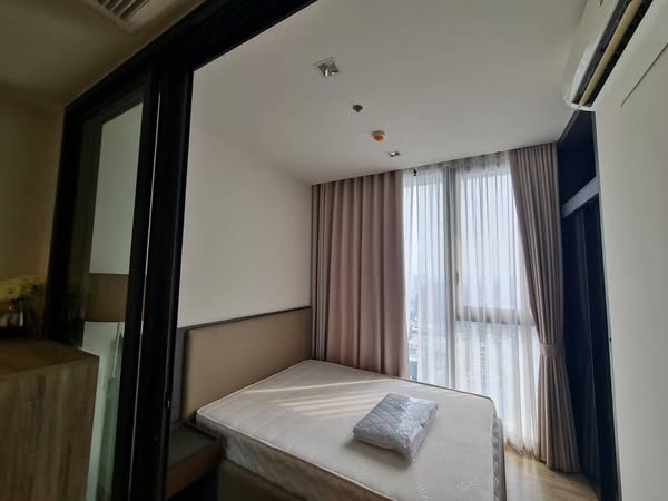 bedroom and room interior of THE LINE Jatujak-Mochit