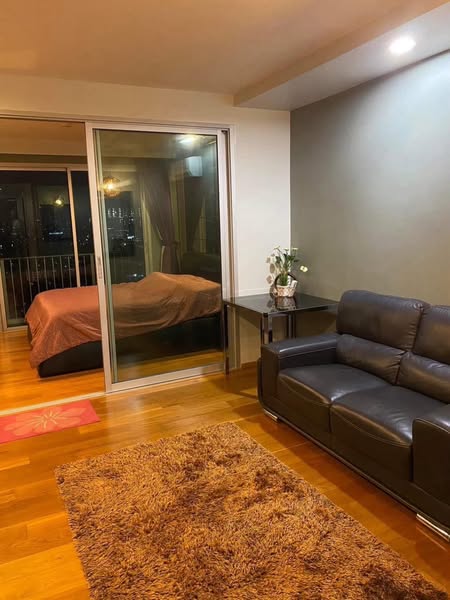 bedroom and room interior of THE LINE Phahonyothin Park