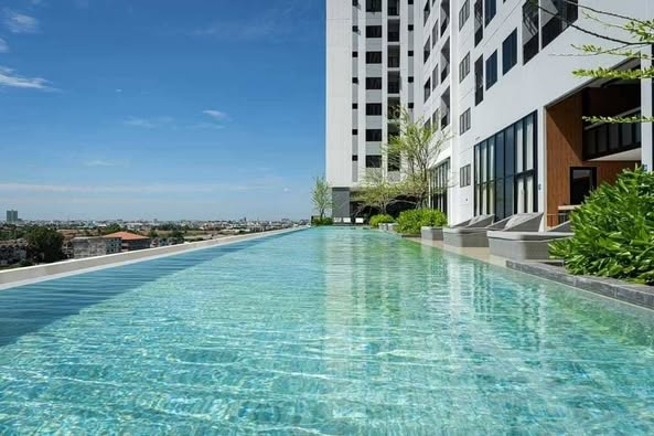 pool of The LIVIN Phetkasem