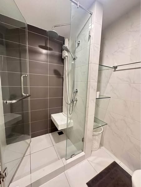 room interior and bathroom of The Niche Mono Sukhumvit 50