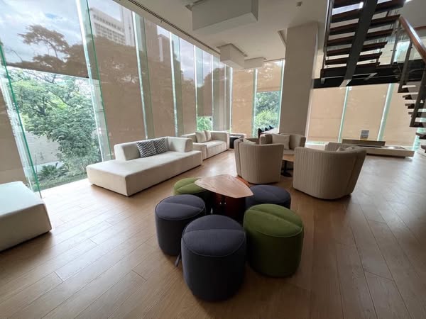 living room and room interior of The Room Sukhumvit 21