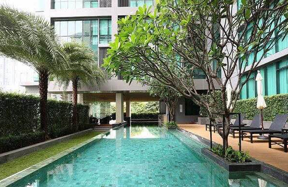 pool of The Room Sukhumvit 21