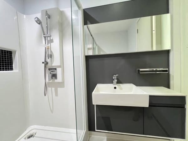 bathroom of The Room Sukhumvit 62