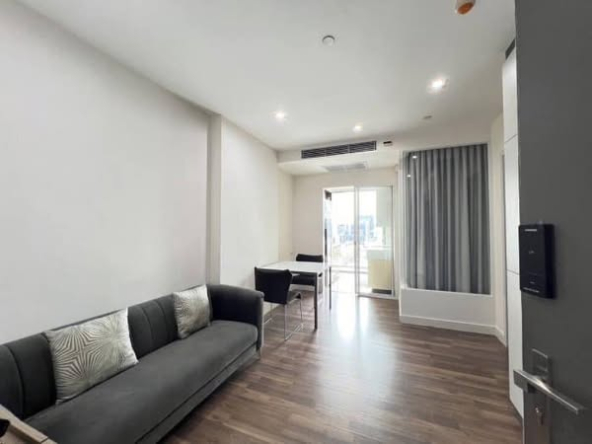 living room of The Room Sukhumvit 62