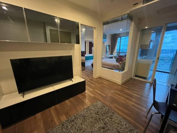 living room and room interior of The Room Sukhumvit 62