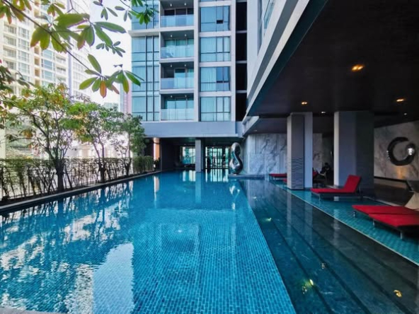 pool of The Room Sukhumvit 69