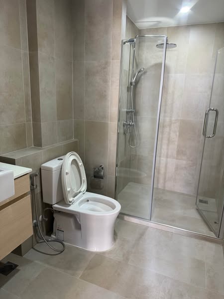 bathroom of The SHADE Sathon 1 (เดอะเชดด์ สาทร 1)