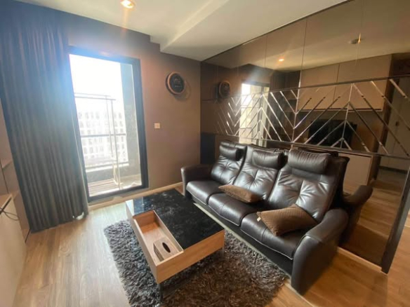 bedroom and living room of Very Sukhumvit 72 เวรี่ สุขุมวิท 72