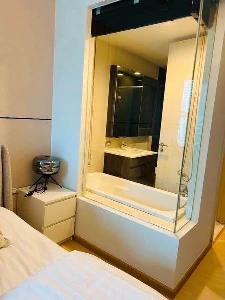 bedroom and room interior of Via 49
