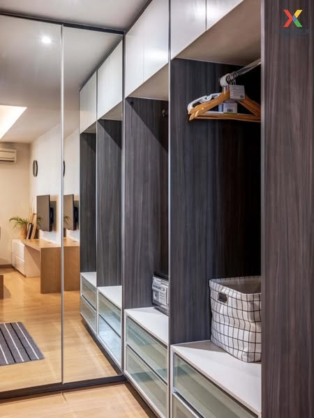 room interior and bathroom of Via 49
