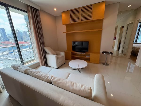 bedroom and living room of Villa Asoke Condominium