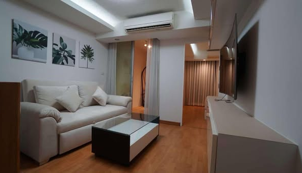 bedroom and living room of Waterford Sukhumvit 50