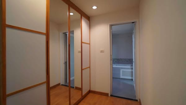 room interior of Waterford Sukhumvit 50