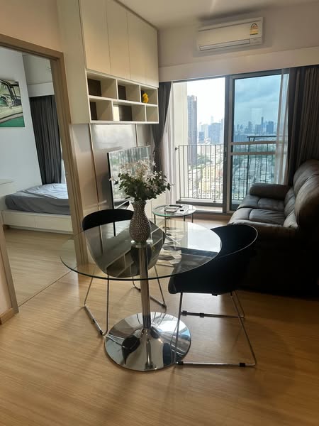bedroom and living room of Whizdom Connect Sukhumvit