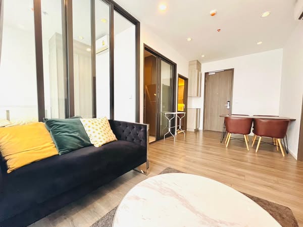 living room and room interior of Whizdom Essence Sukhumvit วิสซ์ดอม เอสเซ้นส์ สุขุมวิท