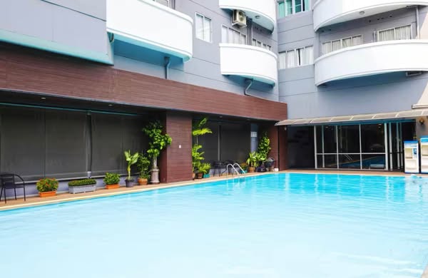 pool of Witthayu Complex