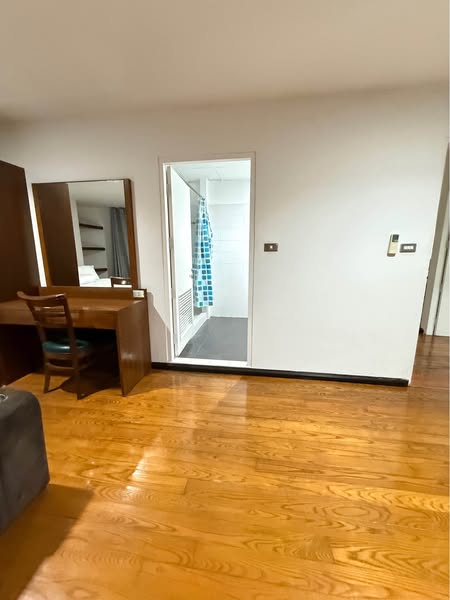 room interior of Witthayu Complex