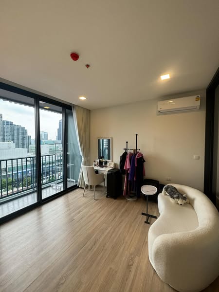 bedroom and living room of XT Phayathai