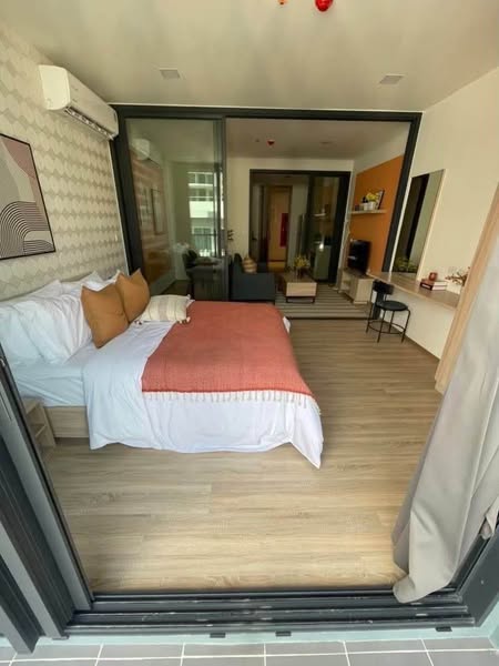 bedroom and room interior of XT Phayathai