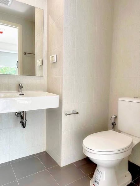 bathroom of iCondo Activ Pattanakarn