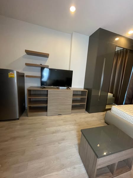 bedroom of Ideo Mobi Charan Interchange Condominium