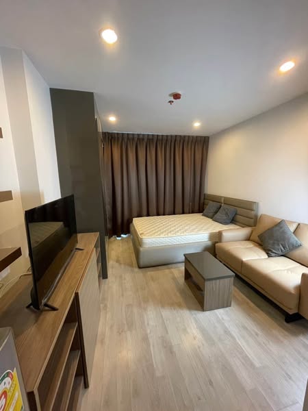 bedroom and living room and room interior of Ideo Mobi Charan Interchange Condominium