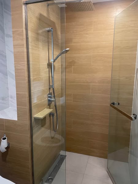 room interior and bathroom of TAKA HAUS ทากะ เฮาส์