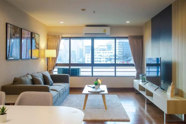 living room of Baan Phloen Chit Apartment