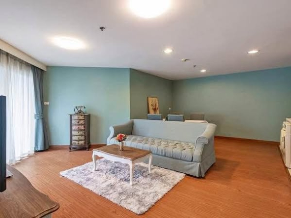 living room and bedroom of Belle Grand Rama 9