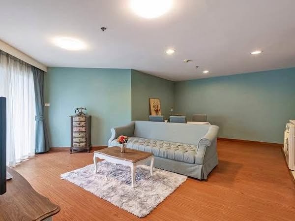 living room and bedroom of Belle Grand Rama 9