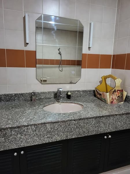 bathroom of Citi Resort Sukhumvit 49