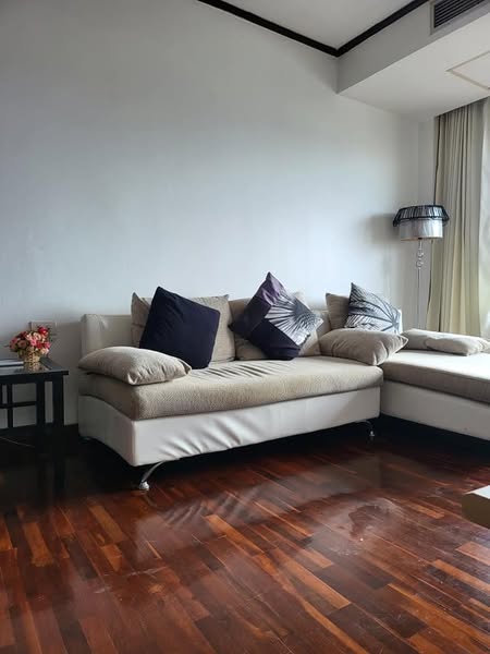 living room and bedroom of Citi Resort Sukhumvit 49