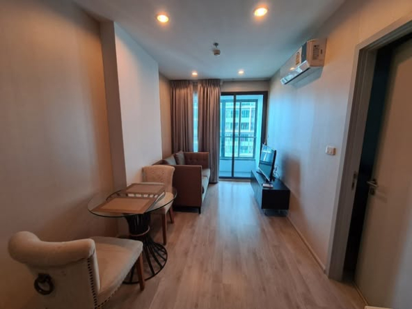 bedroom of Ideo Mobi Charan Interchange Condominium