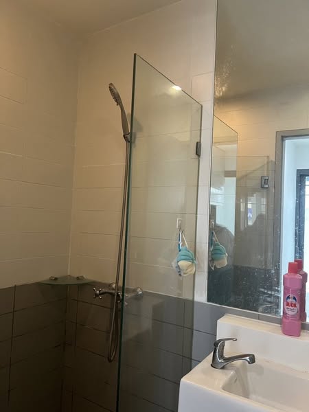 room interior and bathroom of Ideo Mobi Rama 9