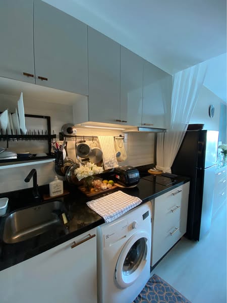 kitchen of Ideo Mobi Sukhumvit 81