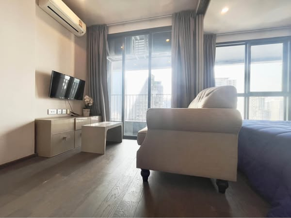 bedroom and living room of Ideo Q Ratchathewi