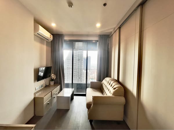 bedroom and living room and room interior of Ideo Q Ratchathewi