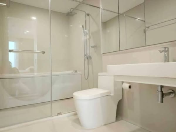 bathroom of IVY THONGLOR