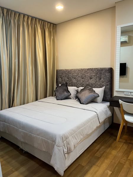 bedroom of IVY THONGLOR