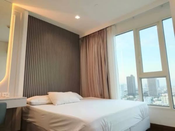 bedroom of IVY THONGLOR