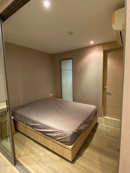 bedroom and room interior of Klass Silom Condo