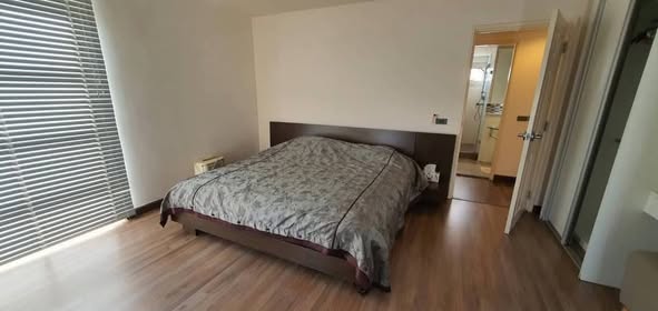 bedroom of Lake View Geneva Condominium