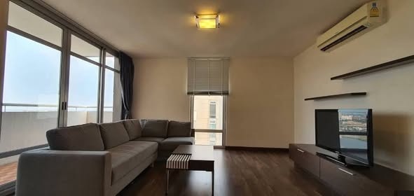 living room of Lake View Geneva Condominium