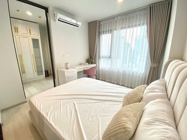 bedroom of Life One Wireless