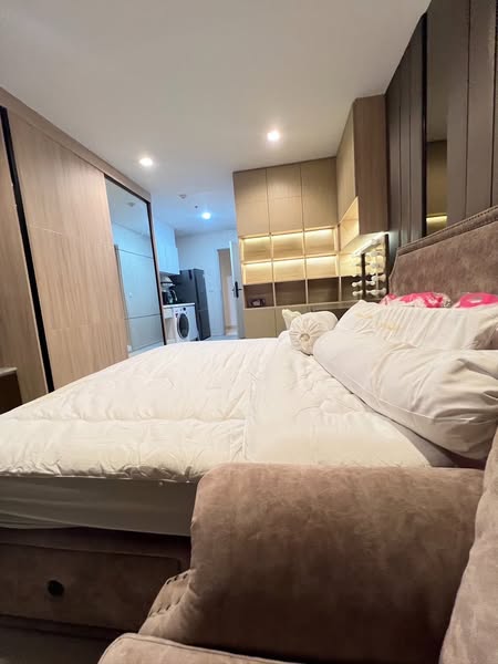 bedroom of Life One Wireless