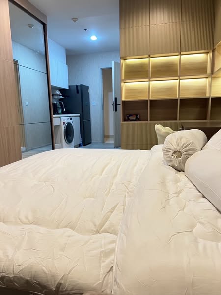 bedroom of Life One Wireless