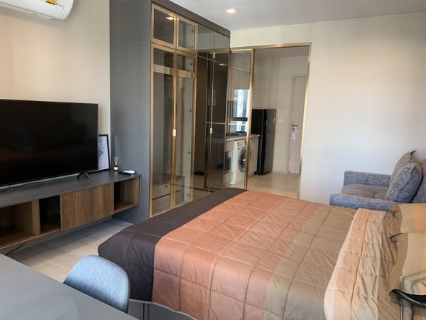 bedroom of Life One Wireless