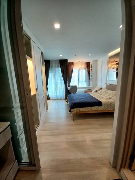 bedroom and room interior of Life One Wireless