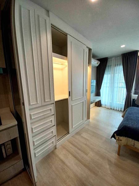 bedroom and room interior of Life One Wireless